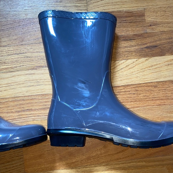 UGG Rainboots - Picture 5 of 10